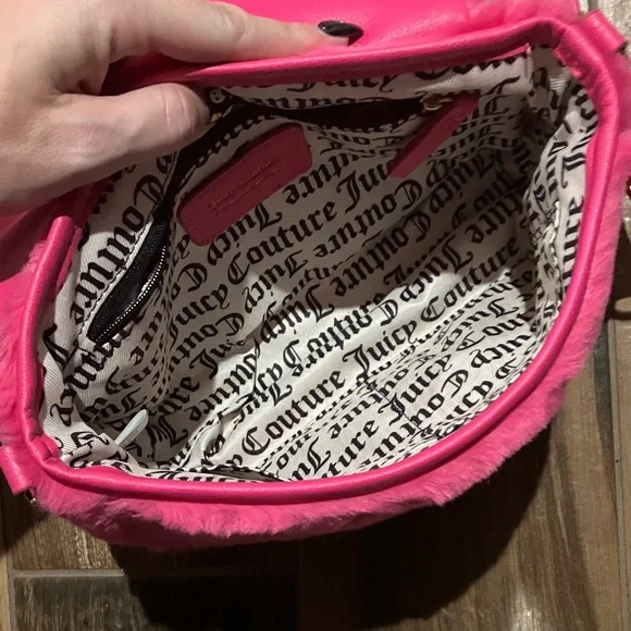 Juicy Couture Vibrant Pink Faux Fur Crossbody Bag - Picture 5 of 6